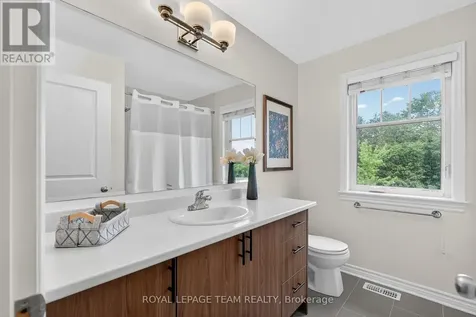 138 Eric Maloney Way Ottawa ON K1T 0R1