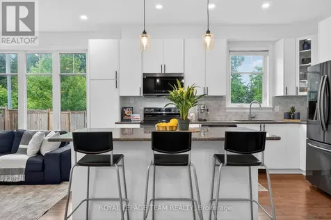138 Eric Maloney Way Ottawa ON K1T 0R1