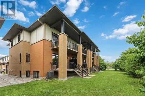 22 Bergeron Private Ottawa ON K1C 0C2