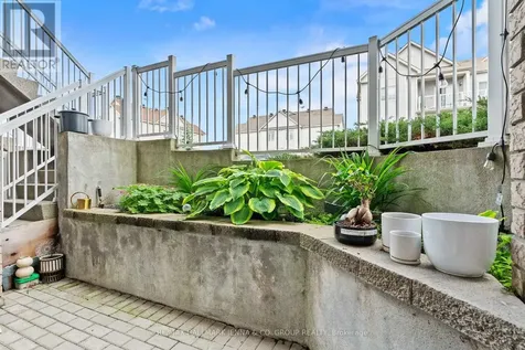 102 Artesa Private Ottawa ON K2S 0J8