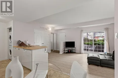 102 Artesa Private Ottawa ON K2S 0J8