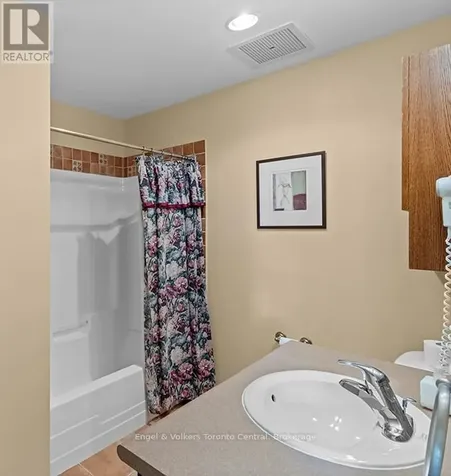 125 Fairway Court Blue Mountains ON L9Y 0P8