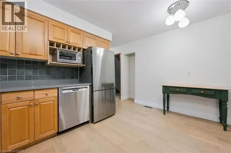 15 Wildwood Place Waterloo ON N2L 4B2