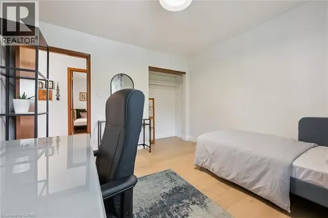 15 Wildwood Place Waterloo ON N2L 4B2