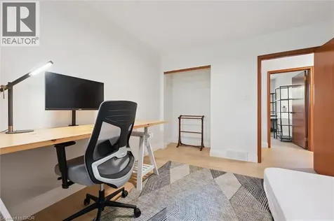 15 Wildwood Place Waterloo ON N2L 4B2