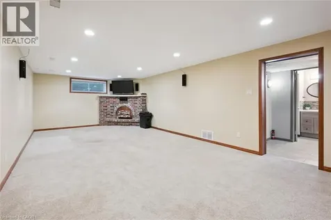 15 Wildwood Place Waterloo ON N2L 4B2