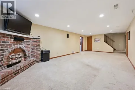 15 Wildwood Place Waterloo ON N2L 4B2
