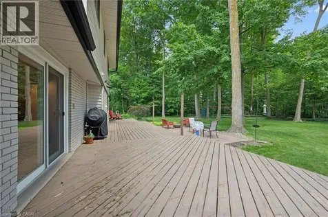 15 Wildwood Place Waterloo ON N2L 4B2