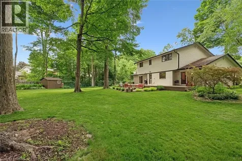 15 Wildwood Place Waterloo ON N2L 4B2