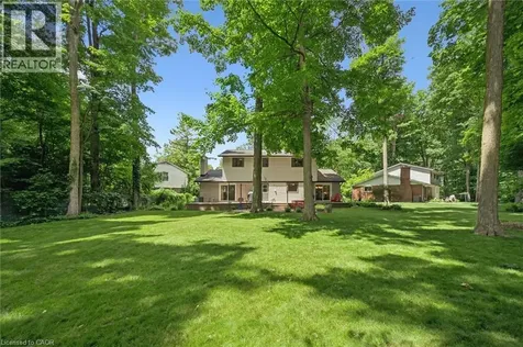 15 Wildwood Place Waterloo ON N2L 4B2
