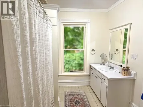 132 Grant Avenue Hamilton ON L8N 2X7