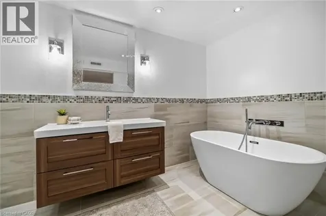 1648 Crediton Parkway Mississauga ON L5G 3X3