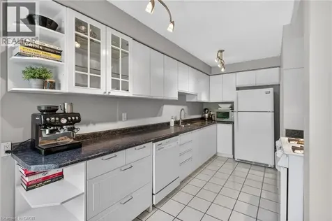 2215 Cleaver Avenue Burlington ON L7M 4C5