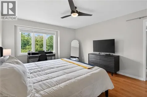 2215 Cleaver Avenue Burlington ON L7M 4C5