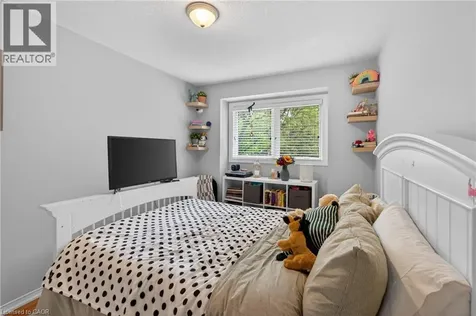 2215 Cleaver Avenue Burlington ON L7M 4C5
