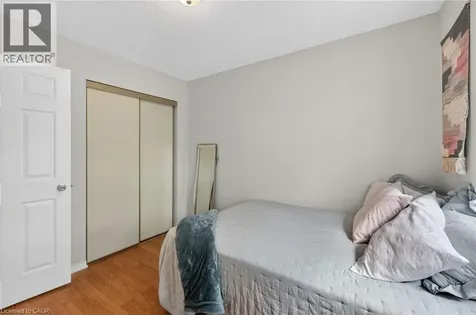 2215 Cleaver Avenue Burlington ON L7M 4C5