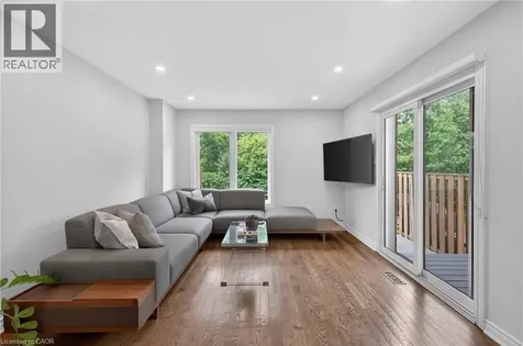 2215 Cleaver Avenue Burlington ON L7M 4C5