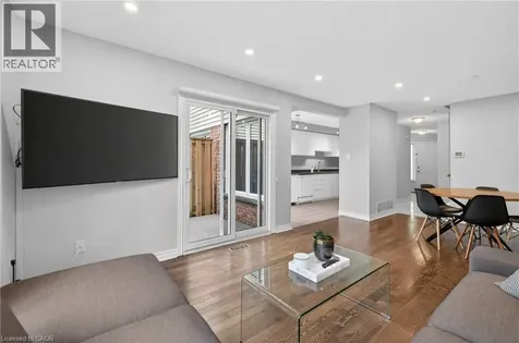 2215 Cleaver Avenue Burlington ON L7M 4C5