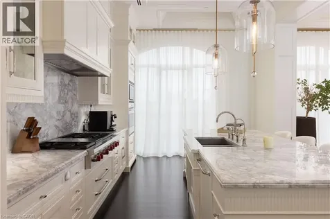 300 Randall Street Oakville ON L6J 0G2