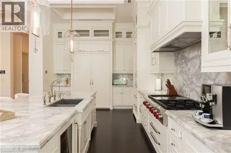 300 Randall Street Oakville ON L6J 0G2