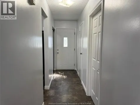 3093 Meadowbrook Lane Windsor ON N8T 3C5