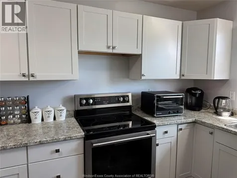 3093 Meadowbrook Lane Windsor ON N8T 3C5