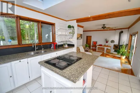 527 Big Bay Point Road Innisfil ON L9S 2N4