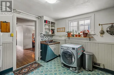 86 Pinhey Street Ottawa ON K1Y 1T4