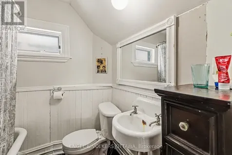 86 Pinhey Street Ottawa ON K1Y 1T4