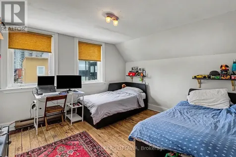 86 Pinhey Street Ottawa ON K1Y 1T4