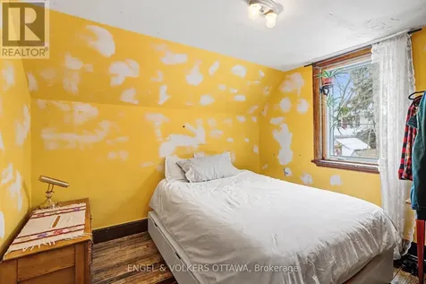 86 Pinhey Street Ottawa ON K1Y 1T4