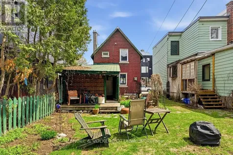 86 Pinhey Street Ottawa ON K1Y 1T4