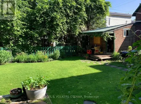 86 Pinhey Street Ottawa ON K1Y 1T4