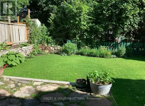 86 Pinhey Street Ottawa ON K1Y 1T4