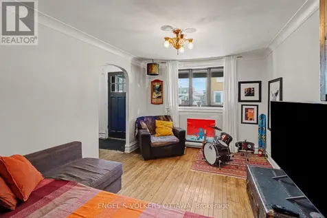 86 Pinhey Street Ottawa ON K1Y 1T4
