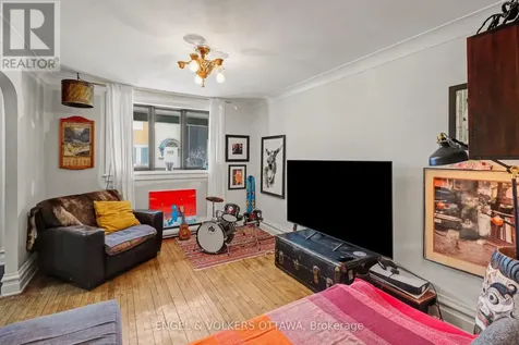86 Pinhey Street Ottawa ON K1Y 1T4