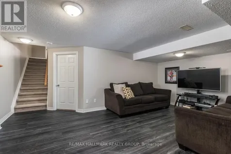 266 Horseshoe Crescent Ottawa ON K2S 0B7