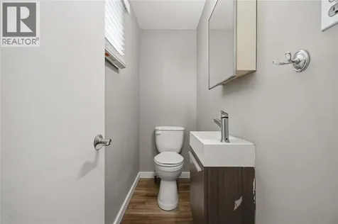 1239 Nottingham Drive Sarnia ON N7S 5B1