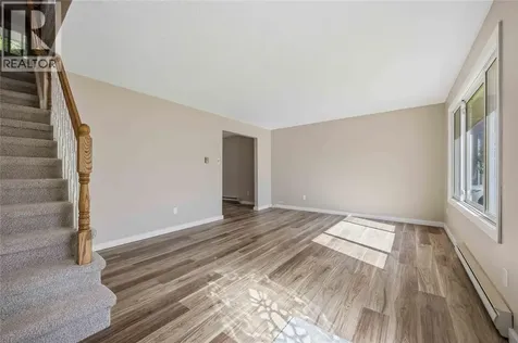 1239 Nottingham Drive Sarnia ON N7S 5B1