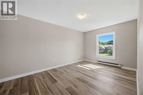 1239 Nottingham Drive Sarnia ON N7S 5B1