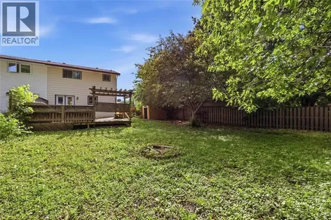 1239 Nottingham Drive Sarnia ON N7S 5B1