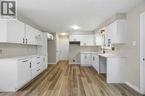 1239 Nottingham Drive Sarnia ON N7S 5B1