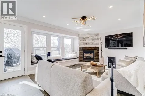 1320 Monmouth Drive Burlington ON L7P 3J6