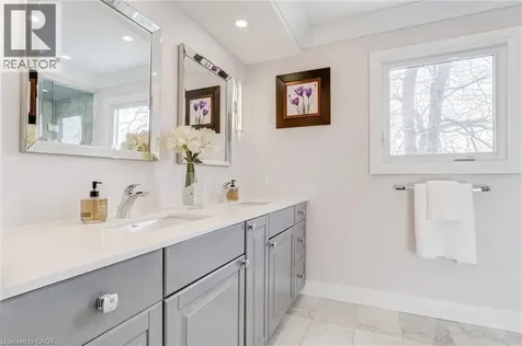 1320 Monmouth Drive Burlington ON L7P 3J6