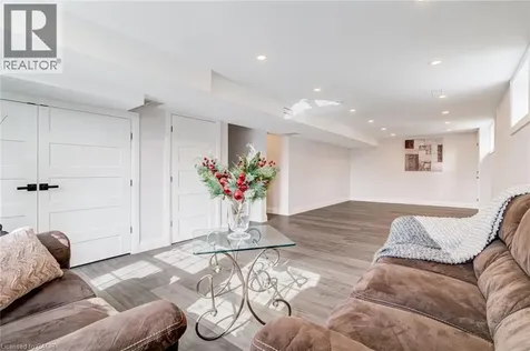 1320 Monmouth Drive Burlington ON L7P 3J6