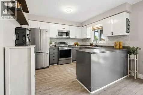 16 White Sands Court Kitchener ON N2E 3S4