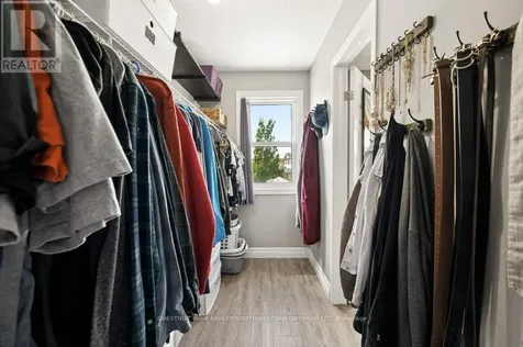 16 White Sands Court Kitchener ON N2E 3S4