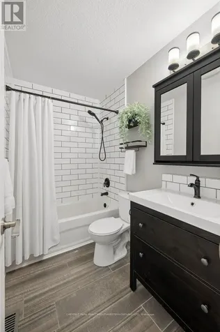16 White Sands Court Kitchener ON N2E 3S4