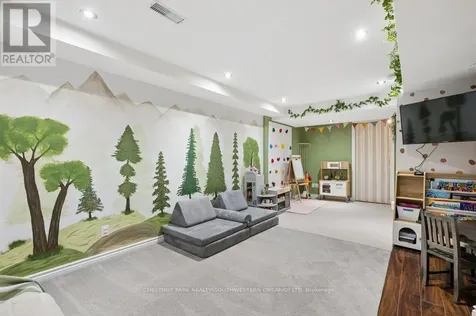 16 White Sands Court Kitchener ON N2E 3S4