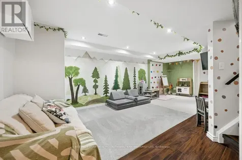 16 White Sands Court Kitchener ON N2E 3S4